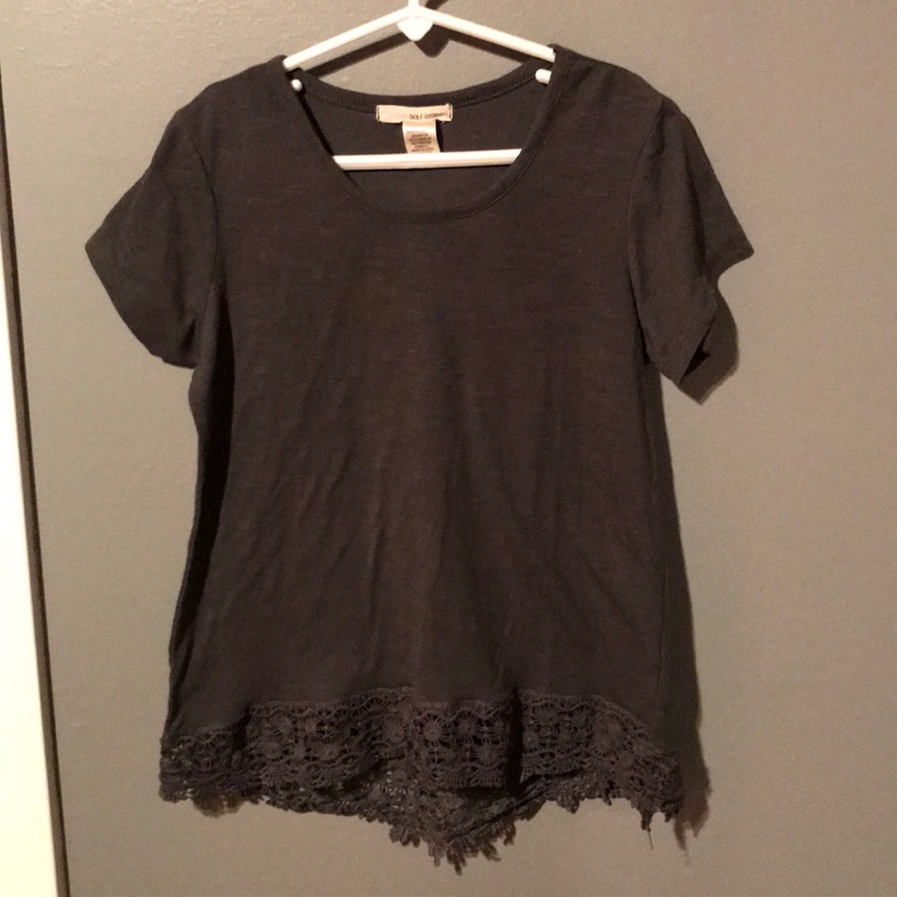 FINAL PRICE!! Tee Shirt w/ Lace Detail